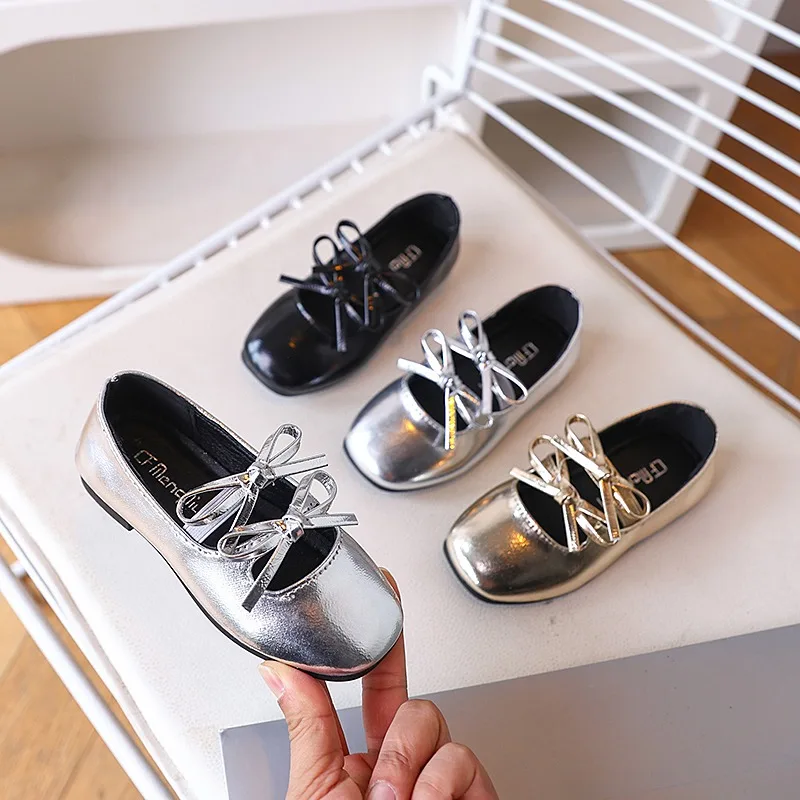 Новинка 2023 года, детская обувь для кадриль, однотонные туфли принцессы для девочек с двойным бантом, кожаные туфли для девочек на мягкой подошве
Новинка 2023 года, детская обувь для кадриль, однотонные туфли принцессы для девочек с двойным бантом, кожаные туфли для девочек на мягкой подошве