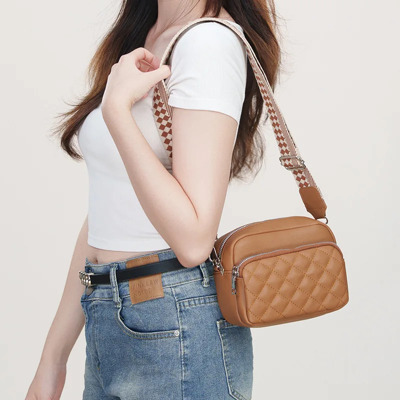 Women's Single Shoulder Bags Trend Versatile Small Wide Straps Square Phone Bag Purses Fashionable Double Zipper Crossbody Bag
Women's Single Shoulder Bags Trend Versatile Small Wide Straps Square Phone Bag Purses Fashionable Double Zipper Crossbody Bag