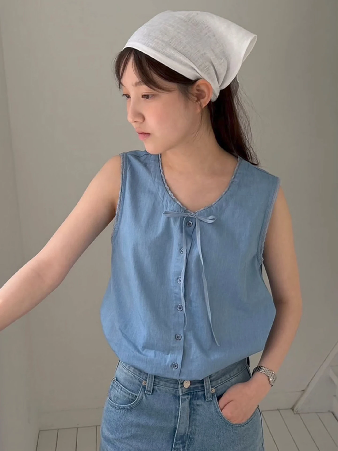 Women's Lace Trim Belted Vest Strap Top Slim Fit Layering Elastic Shirt round Neck Single Button Moisture Wicking Color
Women's Lace Trim Belted Vest Strap Top Slim Fit Layering Elastic Shirt round Neck Single Button Moisture Wicking Color