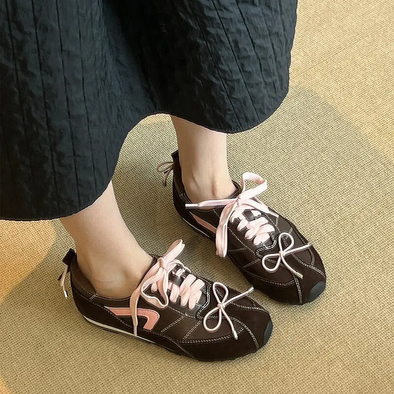 Милые розовые дизайнерские вулканизированные туфли с бантом, женские весенние 2026, элегантные балетки на плоском каблуке, женские спортивные гоночные туфли
Милые розовые дизайнерские вулканизированные туфли с бантом, женские весенние 2026, элегантные балетки на плоском каблуке, женские спортивные гоночные туфли