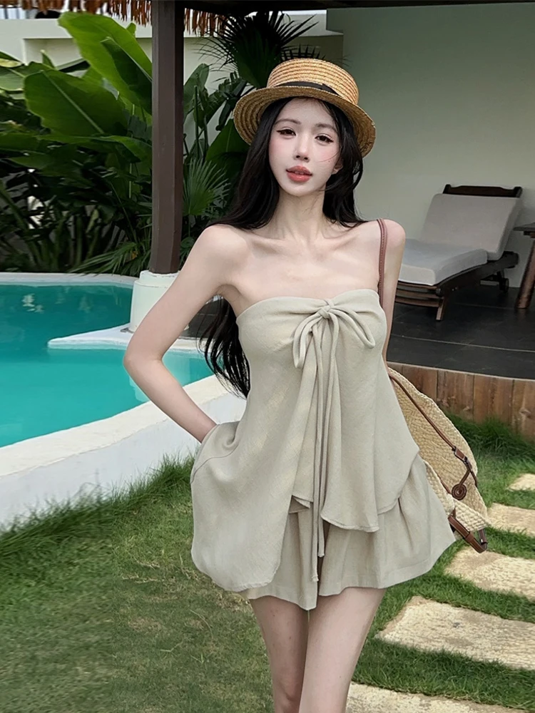 Sexy Vacation Style Two-Piece Set Strapless Sleeveless Versatile Crop Top And Shorts Casual Wear for Women in Their 20s And 30s
Sexy Vacation Style Two-Piece Set Strapless Sleeveless Versatile Crop Top And Shorts Casual Wear for Women in Their 20s And 30s