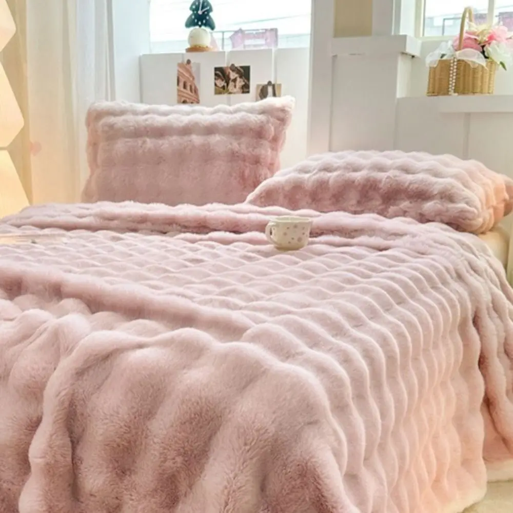 2pcs Fluffy Fur Pillowcase Thickened Rectangular Sleep Pillowcase Stain-resistant Warm Pillow Cover Home Decoration
2pcs Fluffy Fur Pillowcase Thickened Rectangular Sleep Pillowcase Stain-resistant Warm Pillow Cover Home Decoration