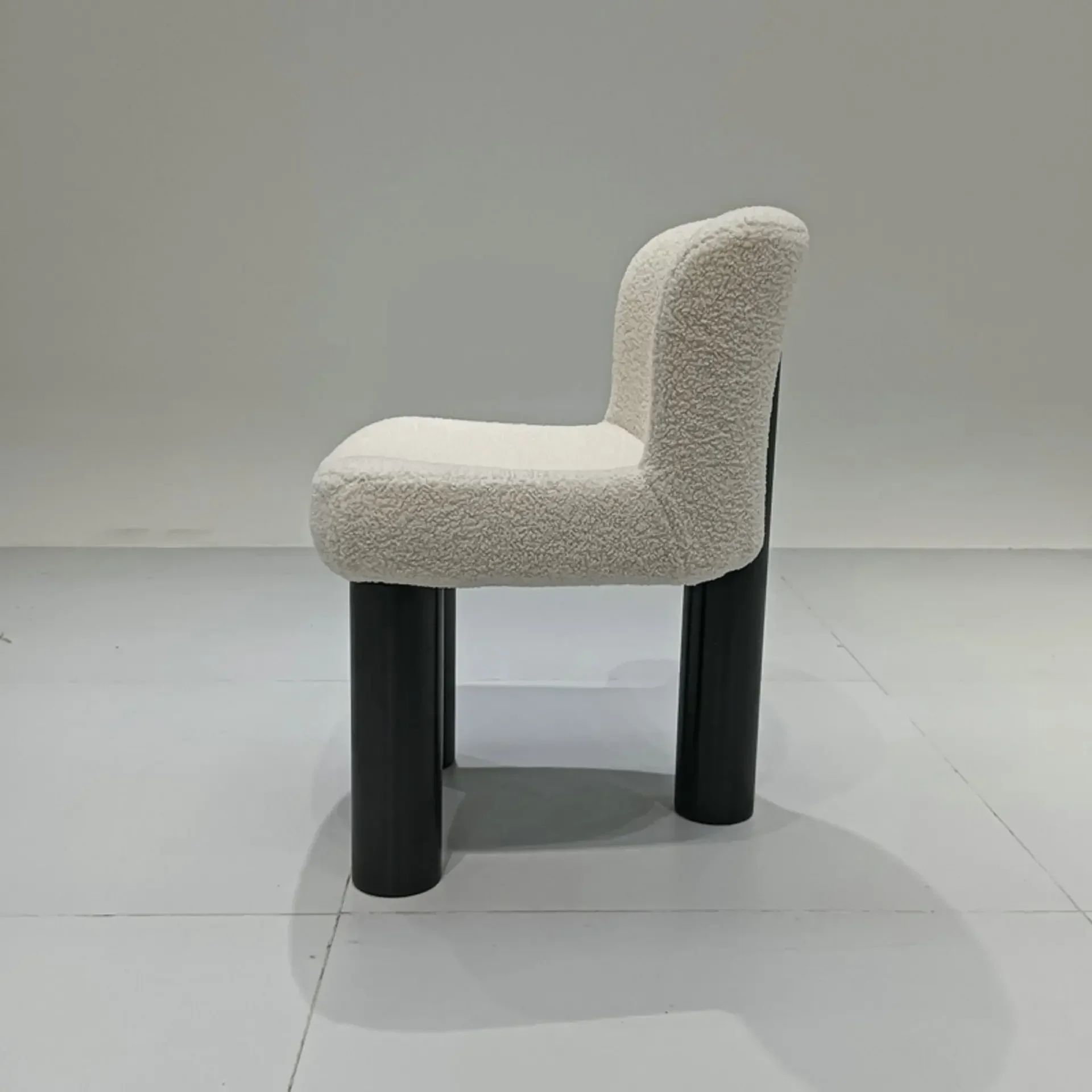 JC современный минималистичный креативный диван изогнутый ленивый салон гостиная домашний диван для отдыха отель диван-кровать кресло для отдыха
JC современный минималистичный креативный диван изогнутый ленивый салон гостиная домашний диван для отдыха отель диван-кровать кресло для отдыха