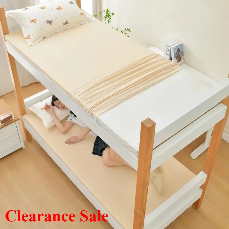 New printed college student mattress cover cotton baby velvet mattress cover dormitory mattress cover
New printed college student mattress cover cotton baby velvet mattress cover dormitory mattress cover