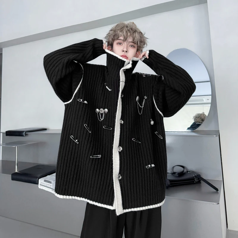 Зимний вязаный свитер с жемчужной декоративной цепочкой-брошью, металлический, с индивидуальным дизайном, премиум-класса, модный, свободного кроя, нейтральный, стильный.
Зимний вязаный свитер с жемчужной декоративной цепочкой-брошью, металлический, с индивидуальным дизайном, премиум-класса, модный, свободного кроя, нейтральный, стильный.