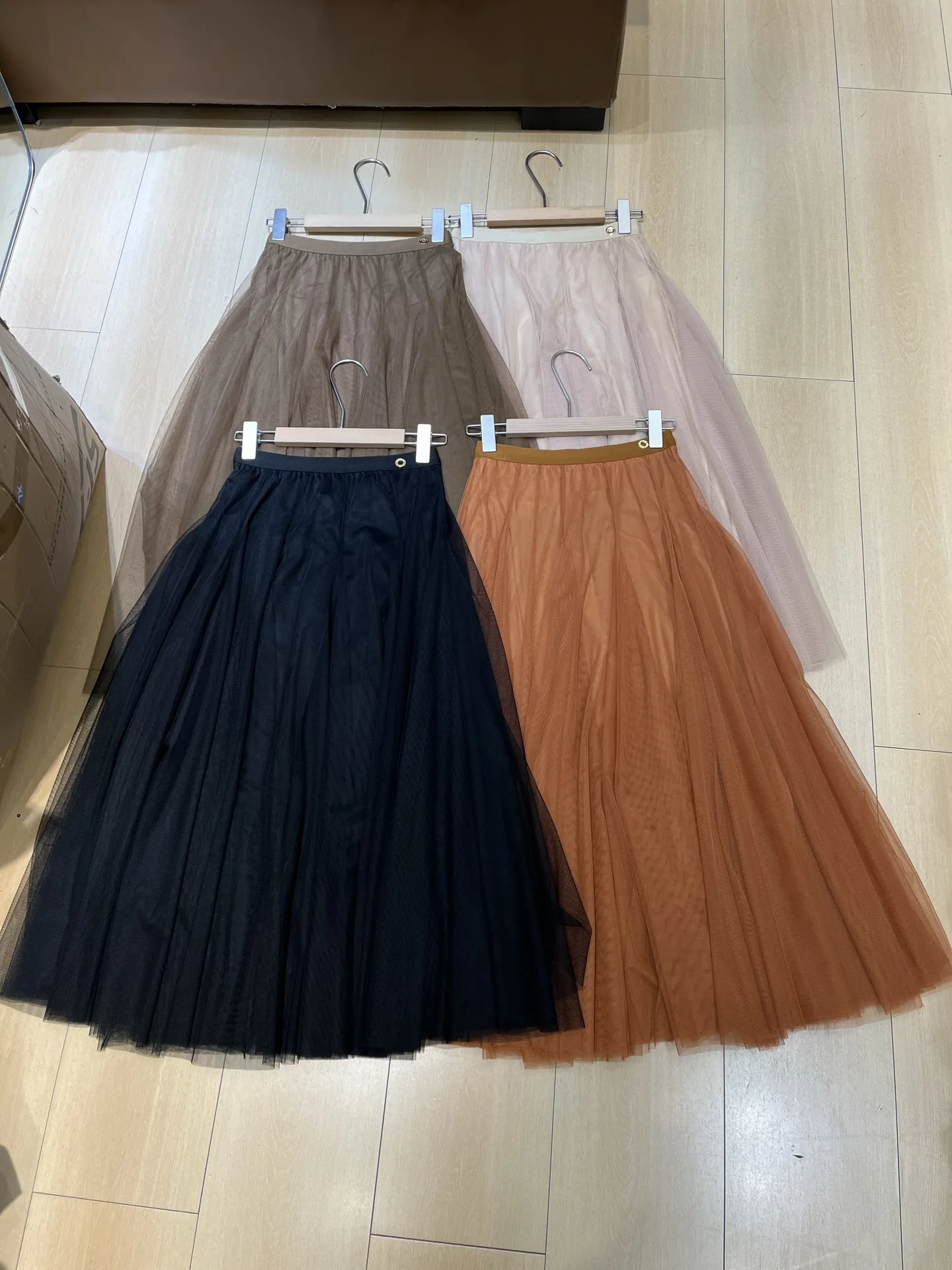 Spring Summer Elegant Oversized Mesh Half Skirt Women's Fashion Midi Length Draped Ultra Fairy Tale Skirt Casual Style
Spring Summer Elegant Oversized Mesh Half Skirt Women's Fashion Midi Length Draped Ultra Fairy Tale Skirt Casual Style