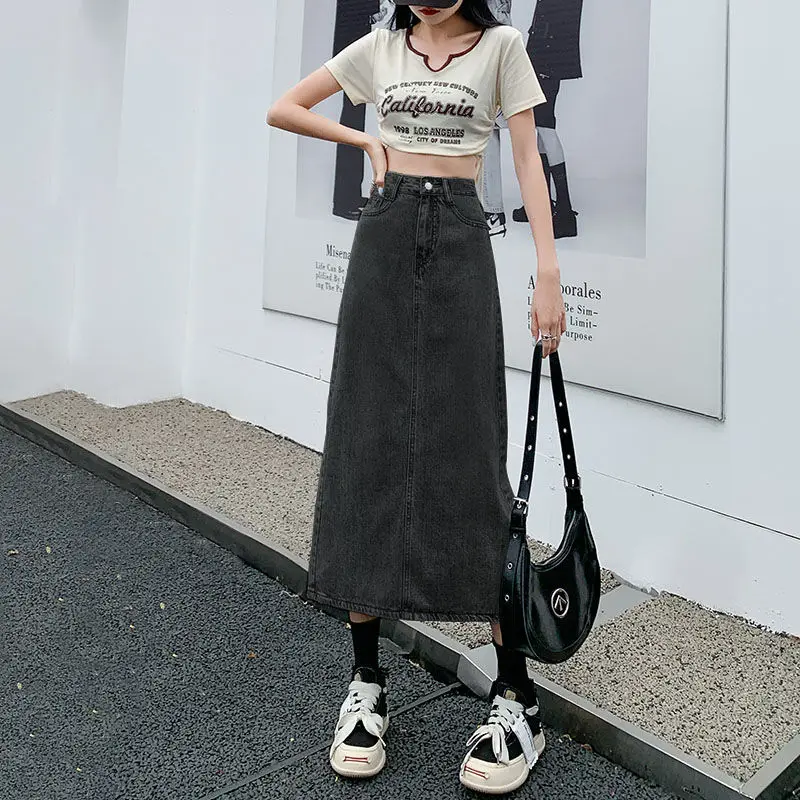 Retro New Style High-Waisted Denim Skirt with Back Slit for Women Spring Wear2024Mid-length style for young peopleaWord Skirt
Retro New Style High-Waisted Denim Skirt with Back Slit for Women Spring Wear2024Mid-length style for young peopleaWord Skirt