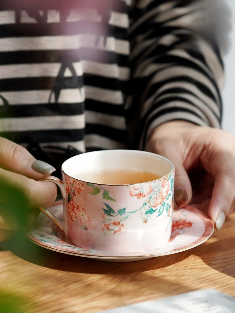 High-End Bone China Afternoon Tea Cup Set Lady's English Style Vintage Monet Countryside Theme Coffee Cup Dish Set for Home Use
High-End Bone China Afternoon Tea Cup Set Lady's English Style Vintage Monet Countryside Theme Coffee Cup Dish Set for Home Use