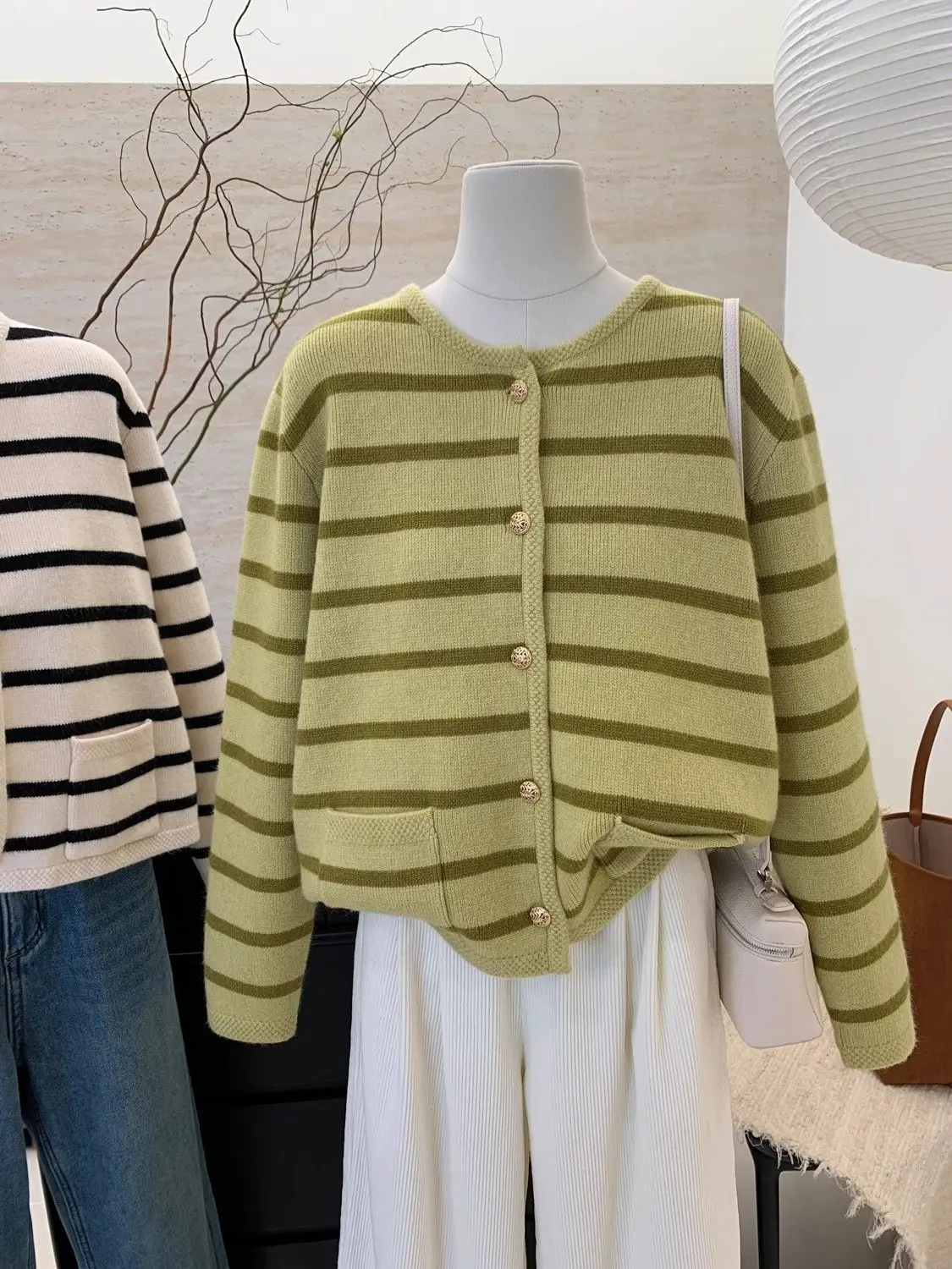 Spring and Autumn Contrasting Color Round Neck Long Sleeve Loose Top Small Fragrant Style Striped Knitted Cardigan for Women
Spring and Autumn Contrasting Color Round Neck Long Sleeve Loose Top Small Fragrant Style Striped Knitted Cardigan for Women