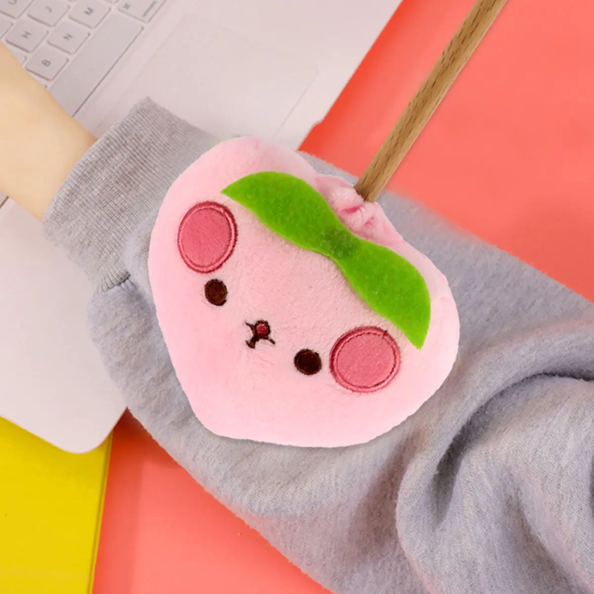 Массажный молоток с мультяшным рисунком персика, длинная ручка, для снятия боли в спине и напряжения мышц, портативный массажер-палка, мультяшный массажный молоток
Массажный молоток с мультяшным рисунком персика, длинная ручка, для снятия боли в спине и напряжения мышц, портативный массажер-палка, мультяшный массажный молоток