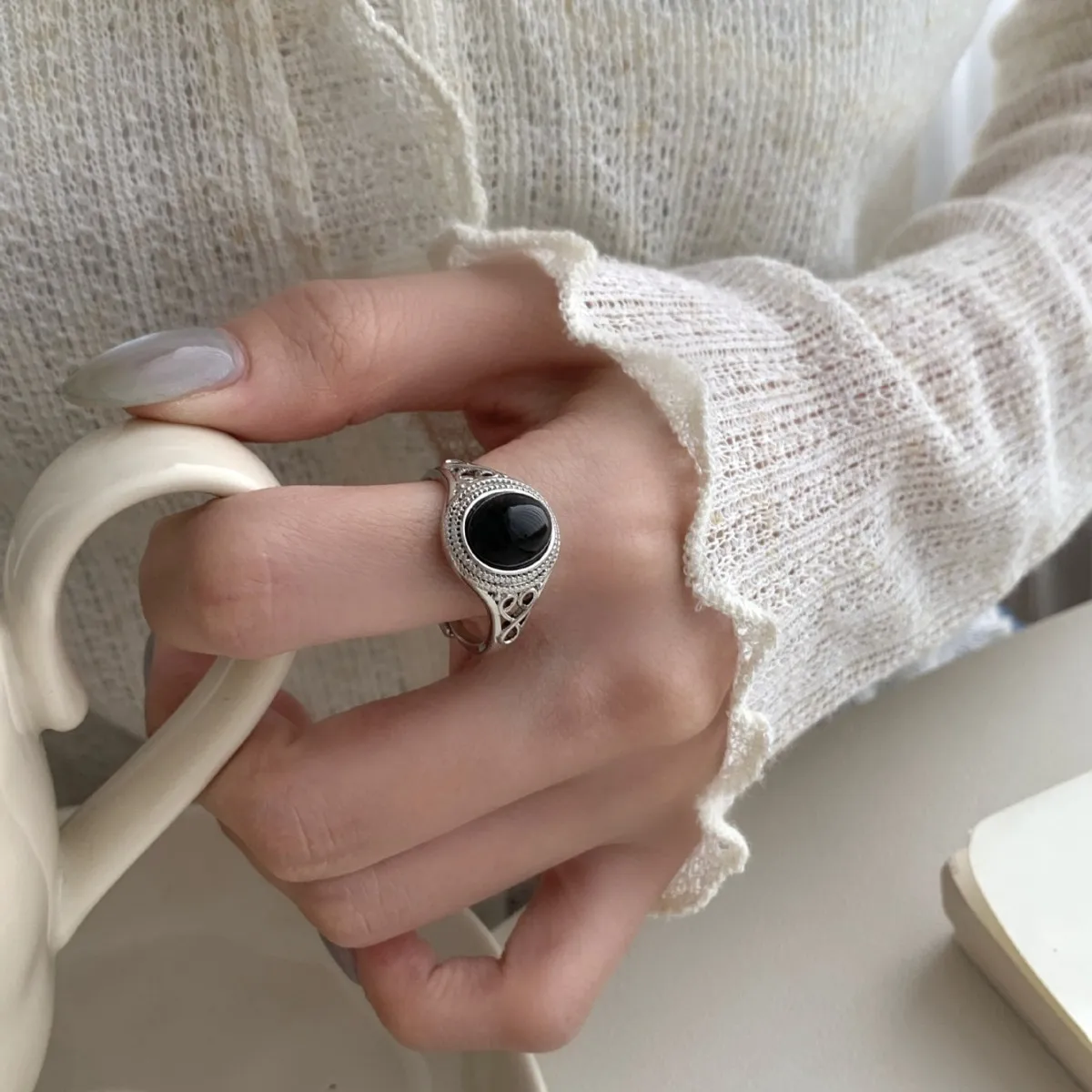 VENTFILLE 925 Sterling Silver Black Agate Ring For Women Pattern Hollow Out Versatile Temperament Classic Jewelry Gift Dropship
VENTFILLE 925 Sterling Silver Black Agate Ring For Women Pattern Hollow Out Versatile Temperament Classic Jewelry Gift Dropship