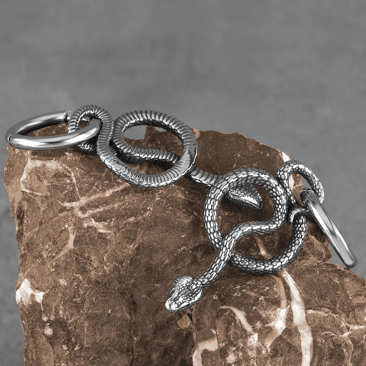 Мужские винтажные серьги из нержавеющей стали с витой змеей, модные серьги для пирсинга, аксессуары для рок-девочек, гламурные персонализированные ювелирные изделия, подарок
Мужские винтажные серьги из нержавеющей стали с витой змеей, модные серьги для пирсинга, аксессуары для рок-девочек, гламурные персонализированные ювелирные изделия, подарок