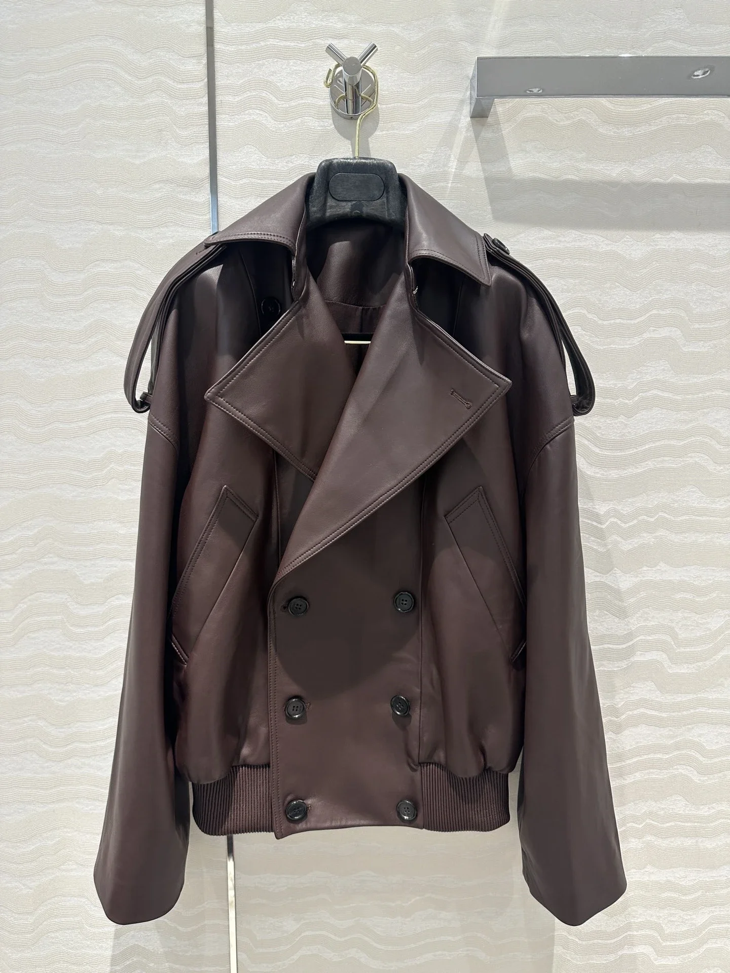 Genuine Leather Women Autumn Winter Solid Sheepskin Turn-down Collar Double Breasted Jacket Trendy Casual Loose Female Clothes
Genuine Leather Women Autumn Winter Solid Sheepskin Turn-down Collar Double Breasted Jacket Trendy Casual Loose Female Clothes