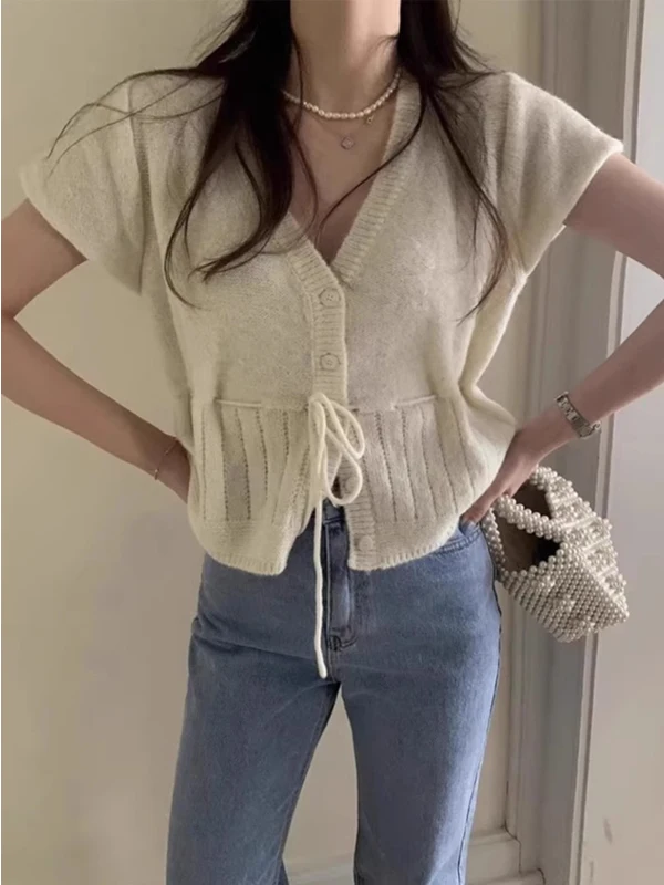 Elegant Simple Short Sleeve V-Neck Knitwear Women's Summer Top Slim Fit Belted Thin Style Versatile Fashionable Gentle Wind
Elegant Simple Short Sleeve V-Neck Knitwear Women's Summer Top Slim Fit Belted Thin Style Versatile Fashionable Gentle Wind
