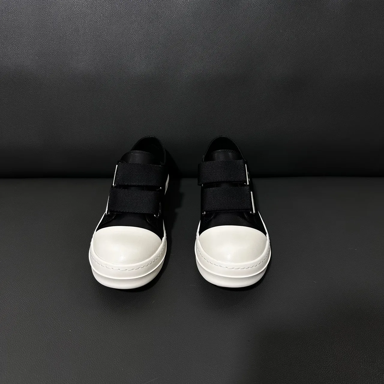 Ro Luxury Low Top Sneakers Men Black Leather Sneaker High End Thick Sole High Quality Cowhide Velcro Shoes Hook&Loop Casual Shoe
Ro Luxury Low Top Sneakers Men Black Leather Sneaker High End Thick Sole High Quality Cowhide Velcro Shoes Hook&Loop Casual Shoe