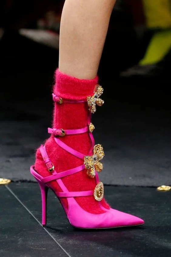 Women Luxury Design Runway Sandals Pointy Toe Stilettos High Heels Rhinestone Bow Ankle Strap Sandal Buckle 2022 Party Shoes
Women Luxury Design Runway Sandals Pointy Toe Stilettos High Heels Rhinestone Bow Ankle Strap Sandal Buckle 2022 Party Shoes