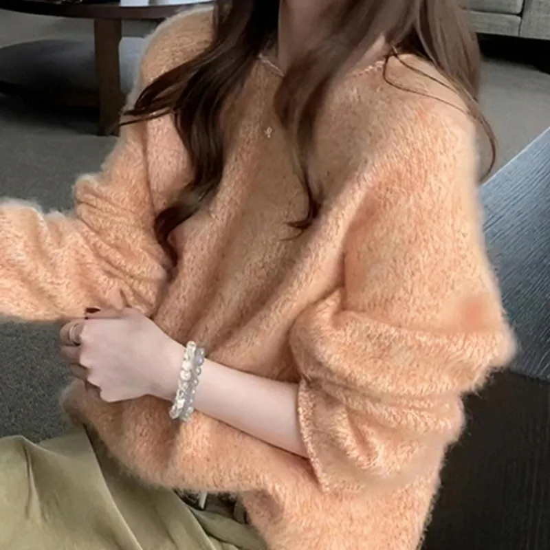 The New Autumn Style of Korean Orange Rolled-up Long-sleeved Knitted Sweater Is Gentle, Soft and Loose, Fashionable and Simple
The New Autumn Style of Korean Orange Rolled-up Long-sleeved Knitted Sweater Is Gentle, Soft and Loose, Fashionable and Simple