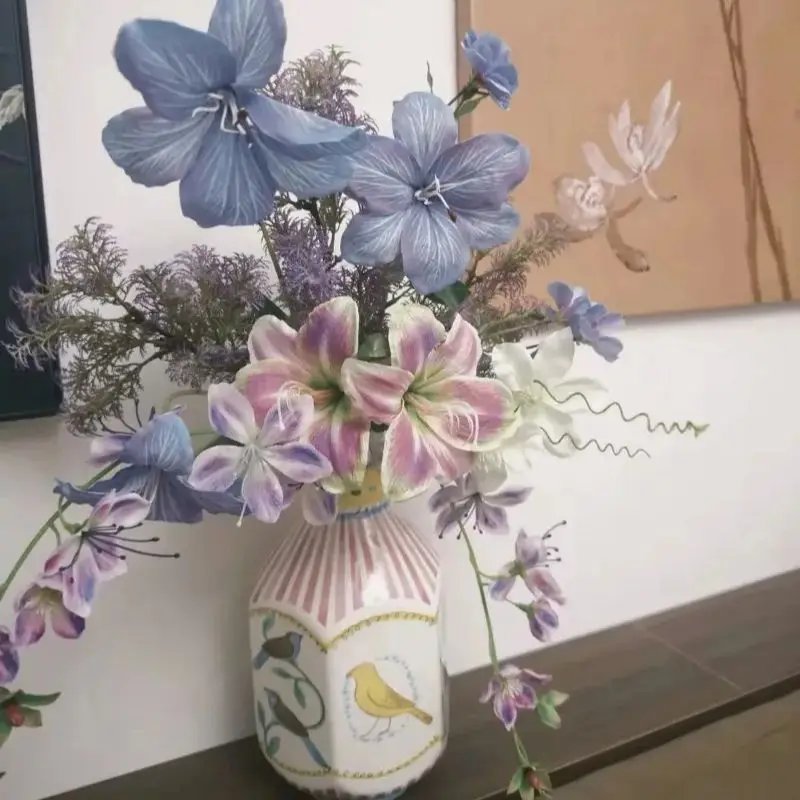 Romantic Ceramic Decorative Vase Home Ornament Double-sided Hand-painted Vase Bedroom Tabletop Ornament Holiday Gift Jarrones
Romantic Ceramic Decorative Vase Home Ornament Double-sided Hand-painted Vase Bedroom Tabletop Ornament Holiday Gift Jarrones