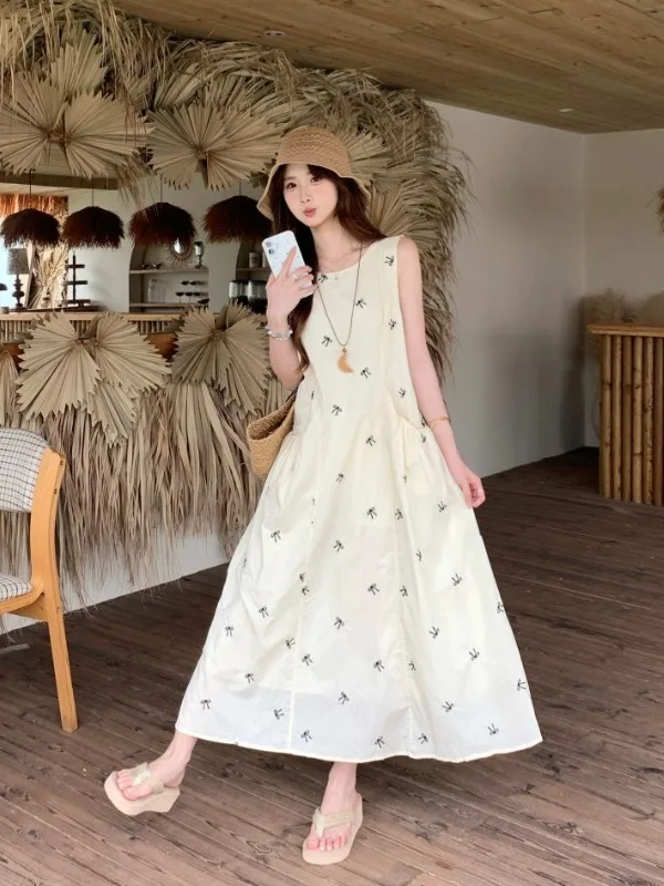 Summer Loose Fit Embroidered Sleeveless Dress with Knot Beach Vacation Long Skirt for plus Size Women Casual Style
Summer Loose Fit Embroidered Sleeveless Dress with Knot Beach Vacation Long Skirt for plus Size Women Casual Style