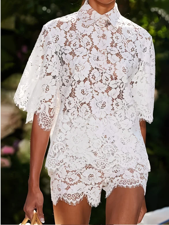 Two Piece Set Women Outfit 2025 Summer New Solid Color Polo-Neck Lace Perspective Top & Casual Cropped Lace Daily Shorts Set
Two Piece Set Women Outfit 2025 Summer New Solid Color Polo-Neck Lace Perspective Top & Casual Cropped Lace Daily Shorts Set