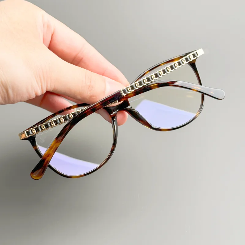 Ultra-light leopard print eyeglass frame for women, pure titanium threaded legs, high-quality optical glasses, with prescription 
Ultra-light leopard print eyeglass frame for women, pure titanium threaded legs, high-quality optical glasses, with prescription