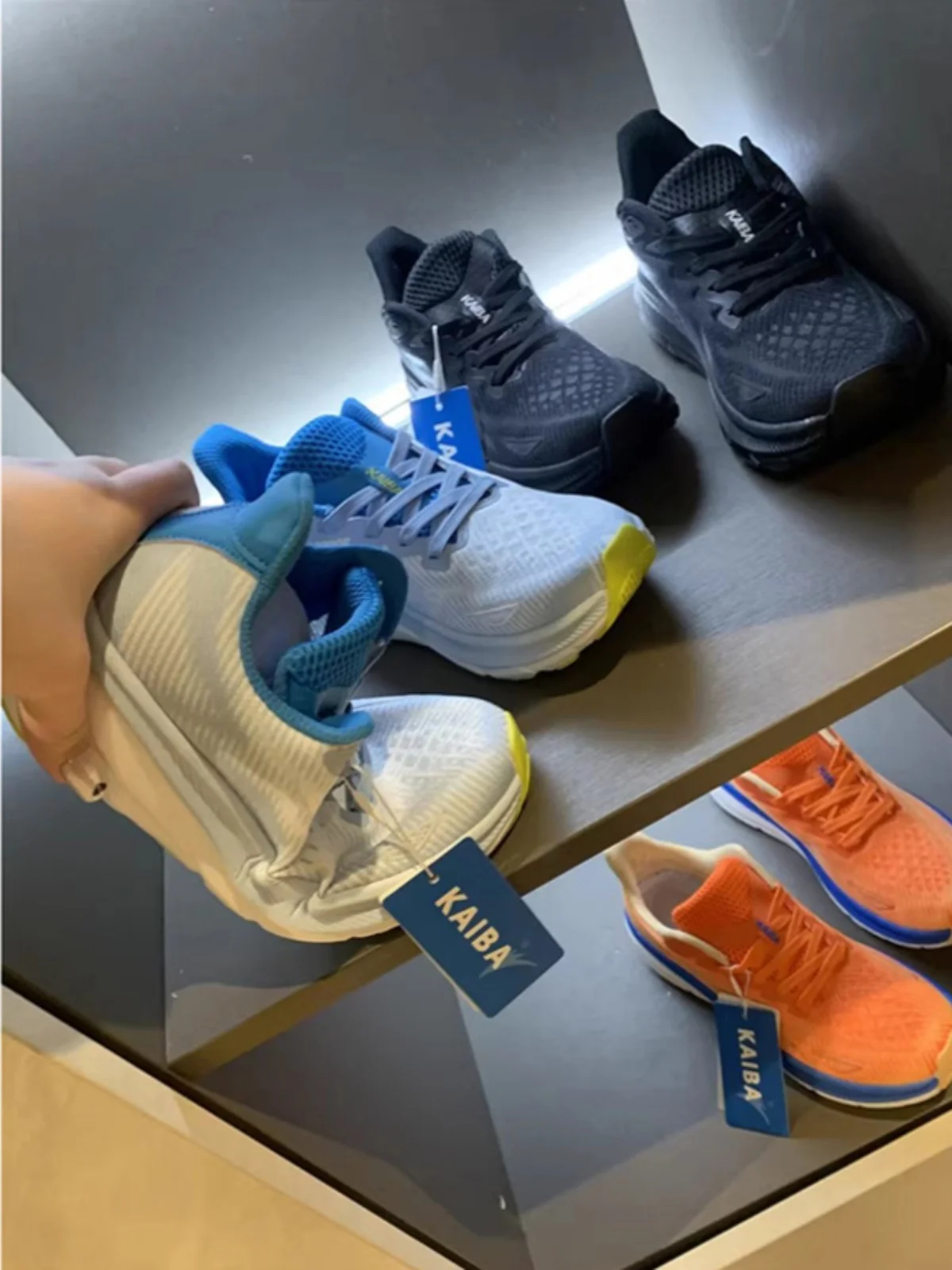 Advanced Lightweight Breathable Flying Knit Sports Running Shoes Unisex Spring Summer High End Shock Absorption Midsole Design
Advanced Lightweight Breathable Flying Knit Sports Running Shoes Unisex Spring Summer High End Shock Absorption Midsole Design