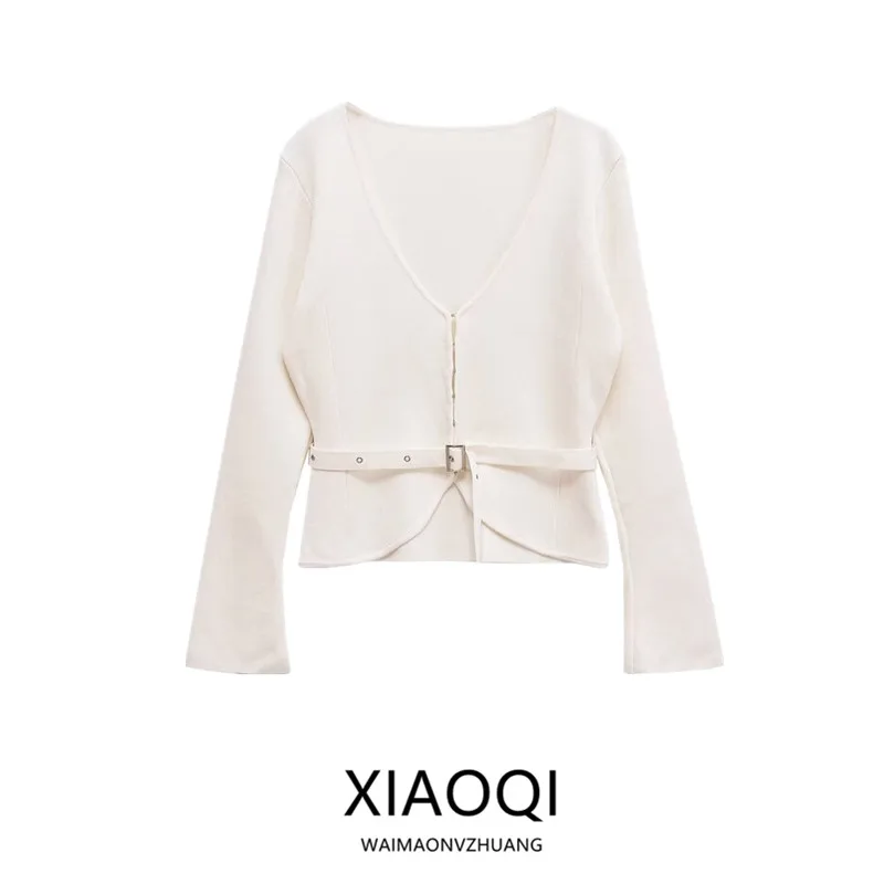 Summer 2025 New Women's Faion Belted V-Ne Long Sve Flat Needle Coat Commute Sle Slim Fit Pure Color Bell Sve
Summer 2025 New Women's Faion Belted V-Ne Long Sve Flat Needle Coat Commute Sle Slim Fit Pure Color Bell Sve