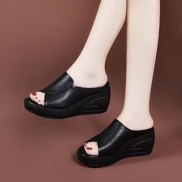 Soft bottom non-slip and wear-resistant mother slippers women's summer 2026 new waterproof table thick bottom fashion sandals
Soft bottom non-slip and wear-resistant mother slippers women's summer 2026 new waterproof table thick bottom fashion sandals