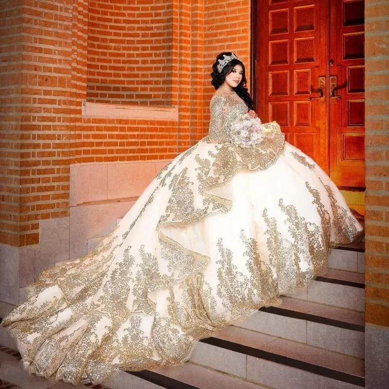 champagne Sexy O-Neck Long Sleeves Quinceanera Dresses Beading Lace Appliques Sequined Party Princess Sweet 15 Ball Gown
champagne Sexy O-Neck Long Sleeves Quinceanera Dresses Beading Lace Appliques Sequined Party Princess Sweet 15 Ball Gown