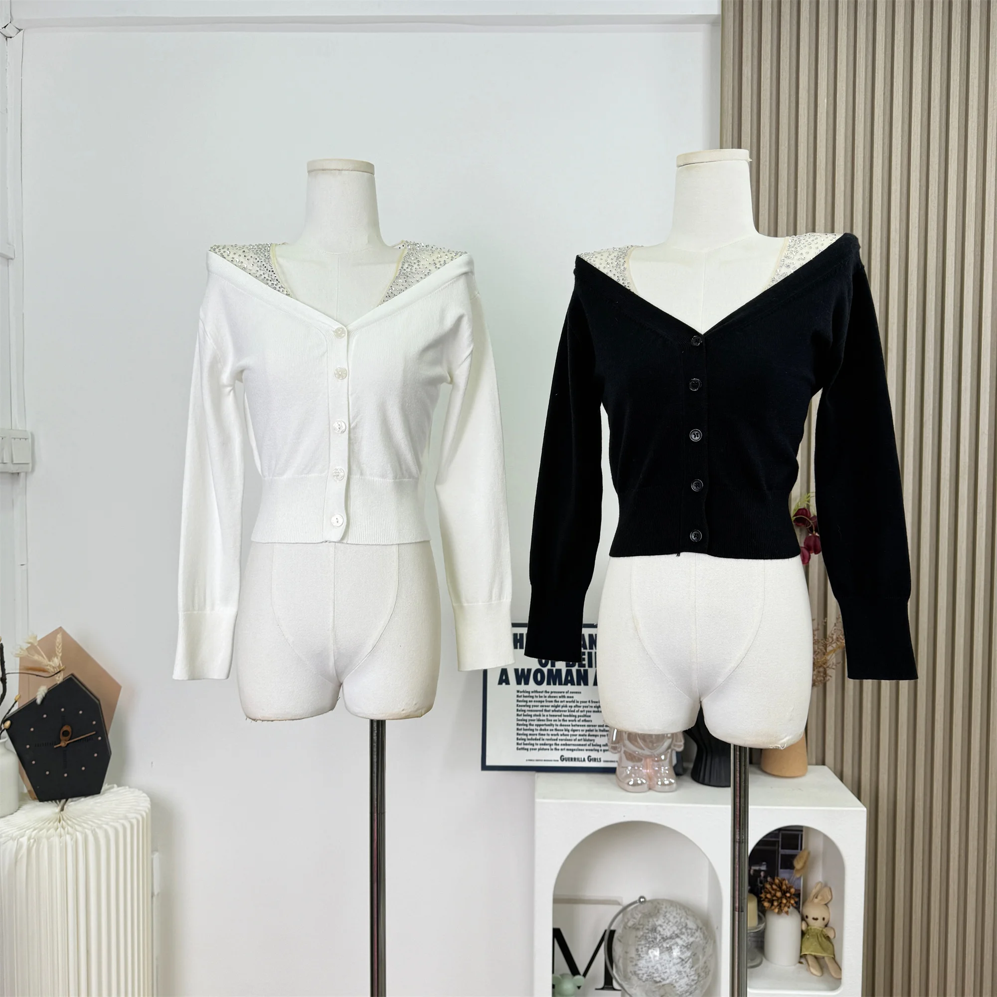 Spring Autumn Sexy Patchwork Beading Knitted Open Cardigan Slim Fit Solid Long Sleeve Sweater Tops for Women C243
Spring Autumn Sexy Patchwork Beading Knitted Open Cardigan Slim Fit Solid Long Sleeve Sweater Tops for Women C243