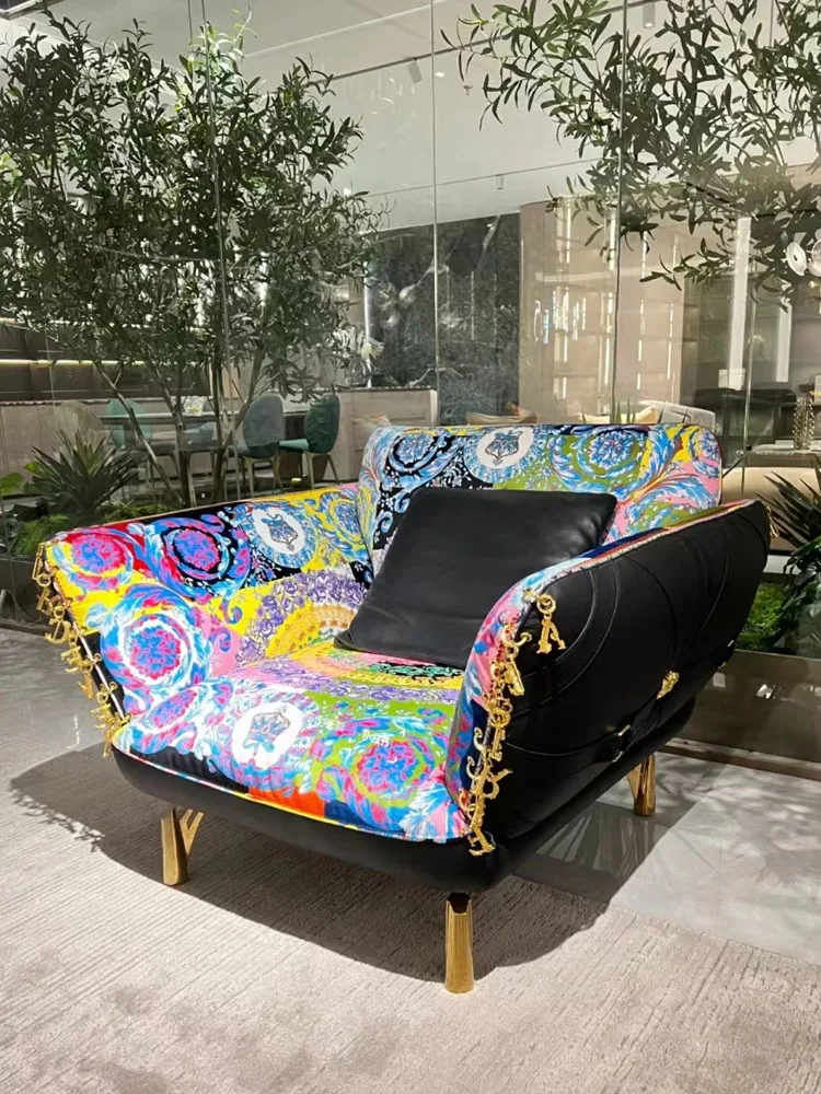 Italian light luxury fabric sofa post-modern simple villa living room floral fabric stainless steel designer love sofa
Italian light luxury fabric sofa post-modern simple villa living room floral fabric stainless steel designer love sofa