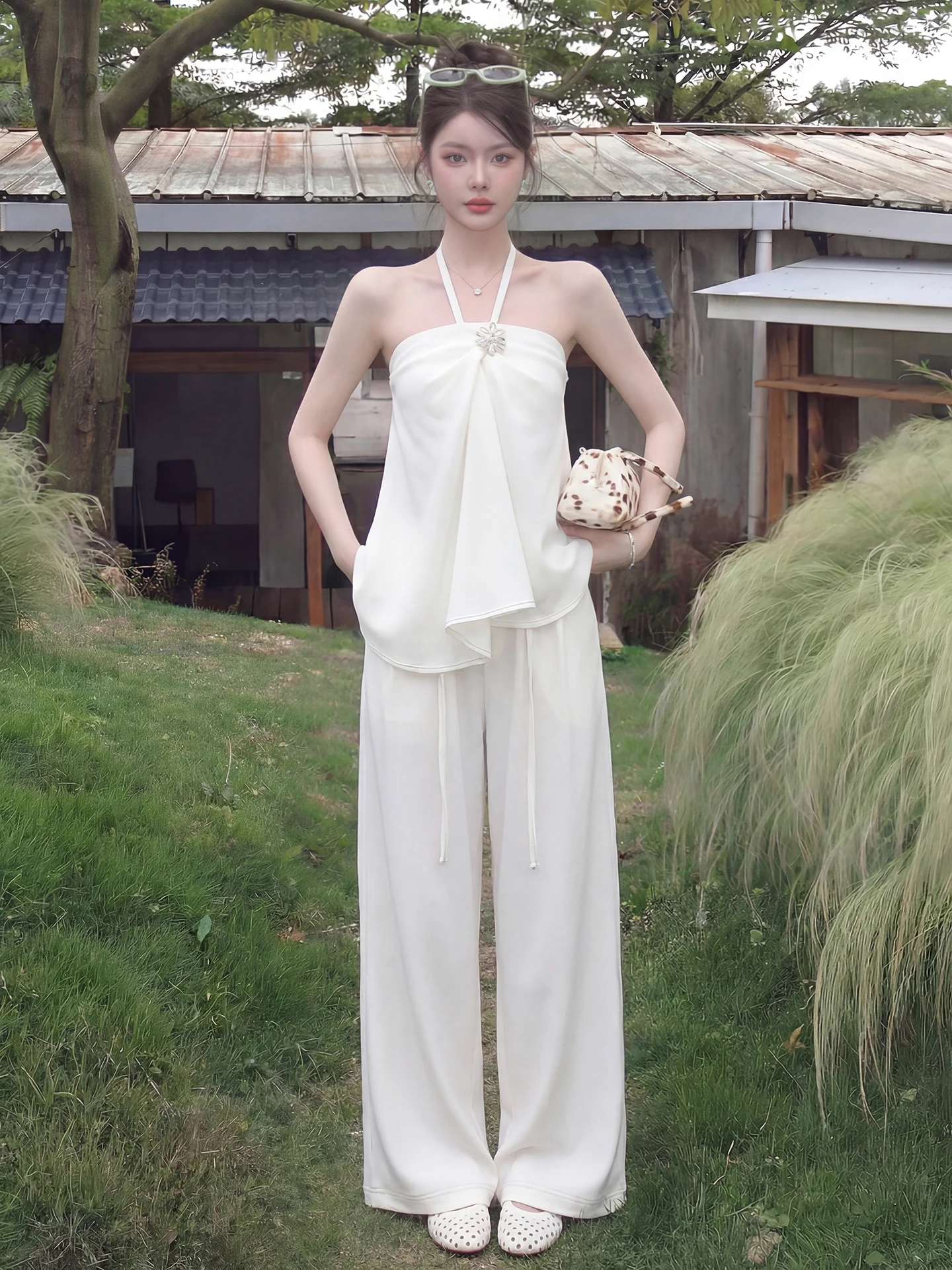 Spring Summer Women's Neck Hanging Tube Top Tank Top Loose Wide Leg Pants Two Piece Set Casual Slimming Fashion Ensemble
Spring Summer Women's Neck Hanging Tube Top Tank Top Loose Wide Leg Pants Two Piece Set Casual Slimming Fashion Ensemble