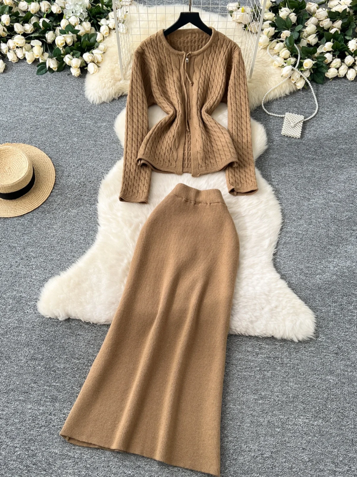 Women's Knitted Sweater Set High Waist Skirt f Zipper Slit Design Autumn Winter Faion Ensemble Premium Feel
Women's Knitted Sweater Set High Waist Skirt f Zipper Slit Design Autumn Winter Faion Ensemble Premium Feel