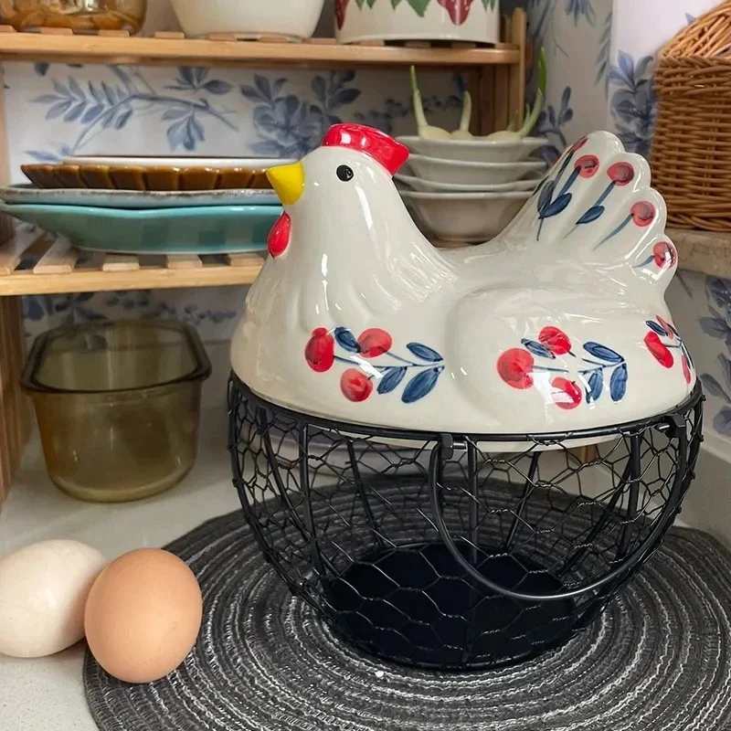 Керамический держатель для яиц, корзина для яиц из куриной проволоки, корзина для фруктов, коллекция керамических украшений для курицы, украшение для хранения на кухне, 19 см x 22 см
Керамический держатель для яиц, корзина для яиц из куриной проволоки, корзина для фруктов, коллекция керамических украшений для курицы, украшение для хранения на кухне, 19 см x 22 см