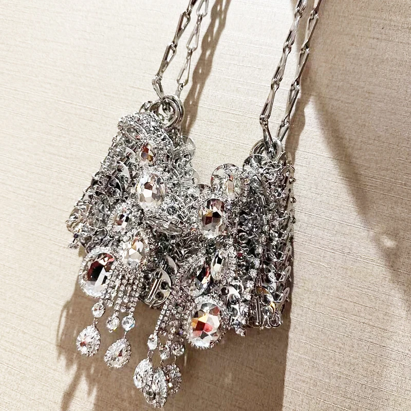 Summer Fashion Sling Bag Women Luxury Designer Handbags 2023 New In Metallic Sequins Design Crystal Pendant Decoration Mini Bag
Summer Fashion Sling Bag Women Luxury Designer Handbags 2023 New In Metallic Sequins Design Crystal Pendant Decoration Mini Bag