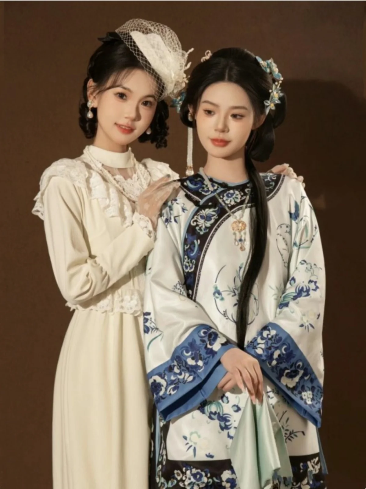 Blue And White Porcelain Style Photography Studio Outfit Female Student Study Abroad Costume Hanfu Qing Dynasty Princess Set
Blue And White Porcelain Style Photography Studio Outfit Female Student Study Abroad Costume Hanfu Qing Dynasty Princess Set