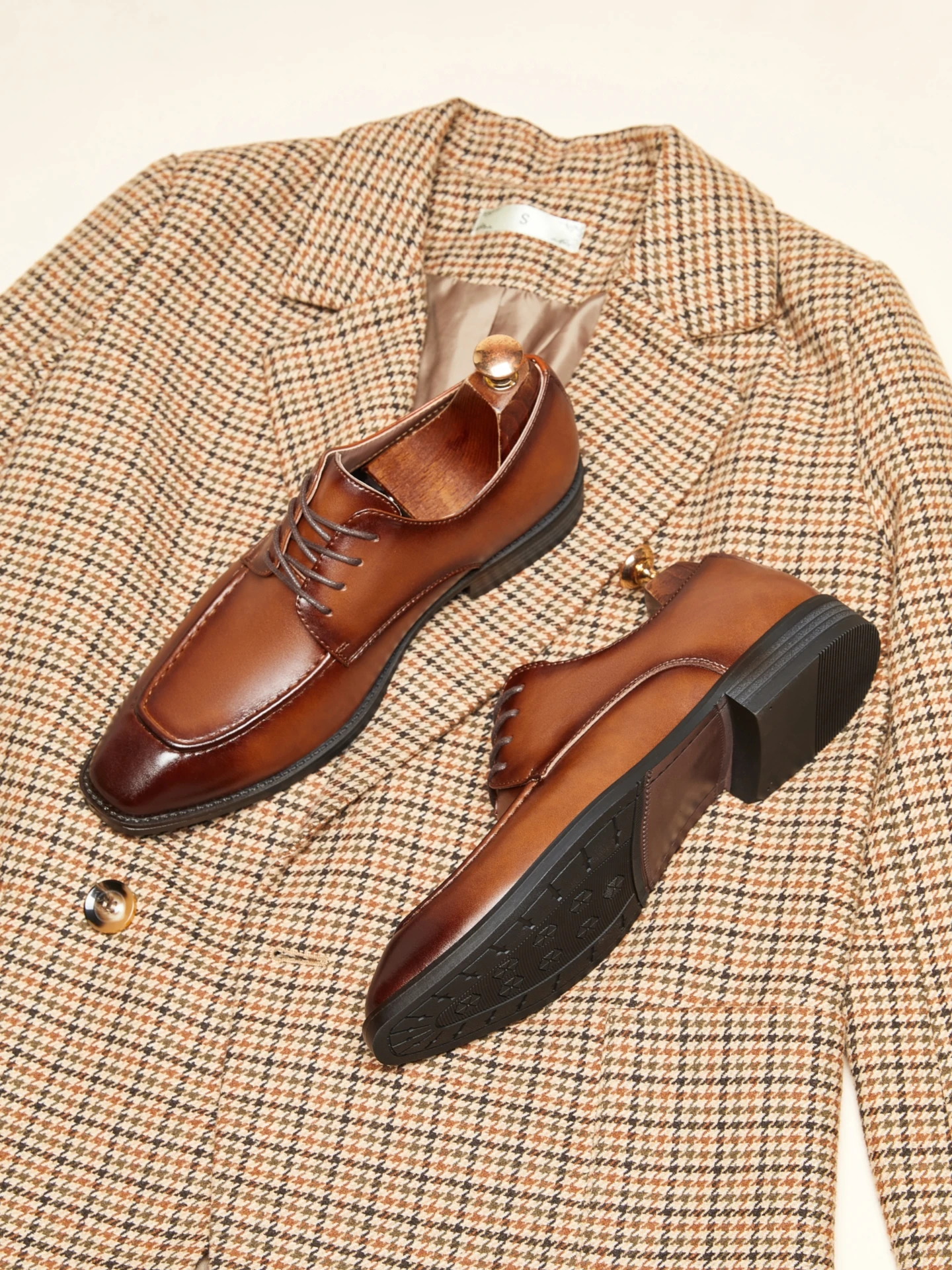 British Style Men's Formal Shoes Casual Oxford Lace-Up Business Office Wedding Shoes Leather Comfortable Breathable
British Style Men's Formal Shoes Casual Oxford Lace-Up Business Office Wedding Shoes Leather Comfortable Breathable