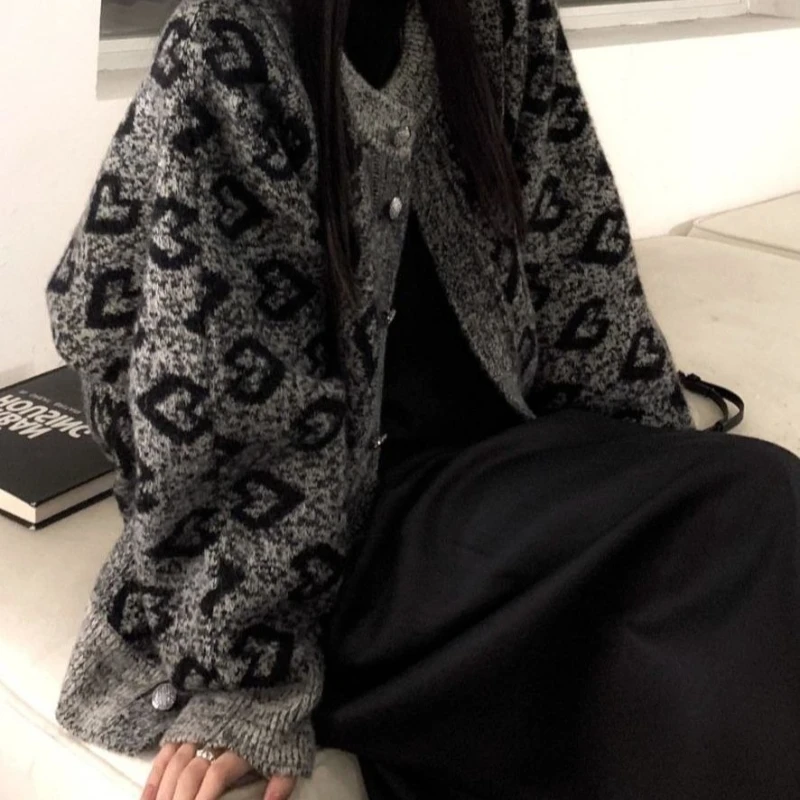 Loose Sweater Coat Cardigan 2025 Autumn and Winter Thickened Loose Lazy Wind Women's Sweater Top 
Loose Sweater Coat Cardigan 2025 Autumn and Winter Thickened Loose Lazy Wind Women's Sweater Top