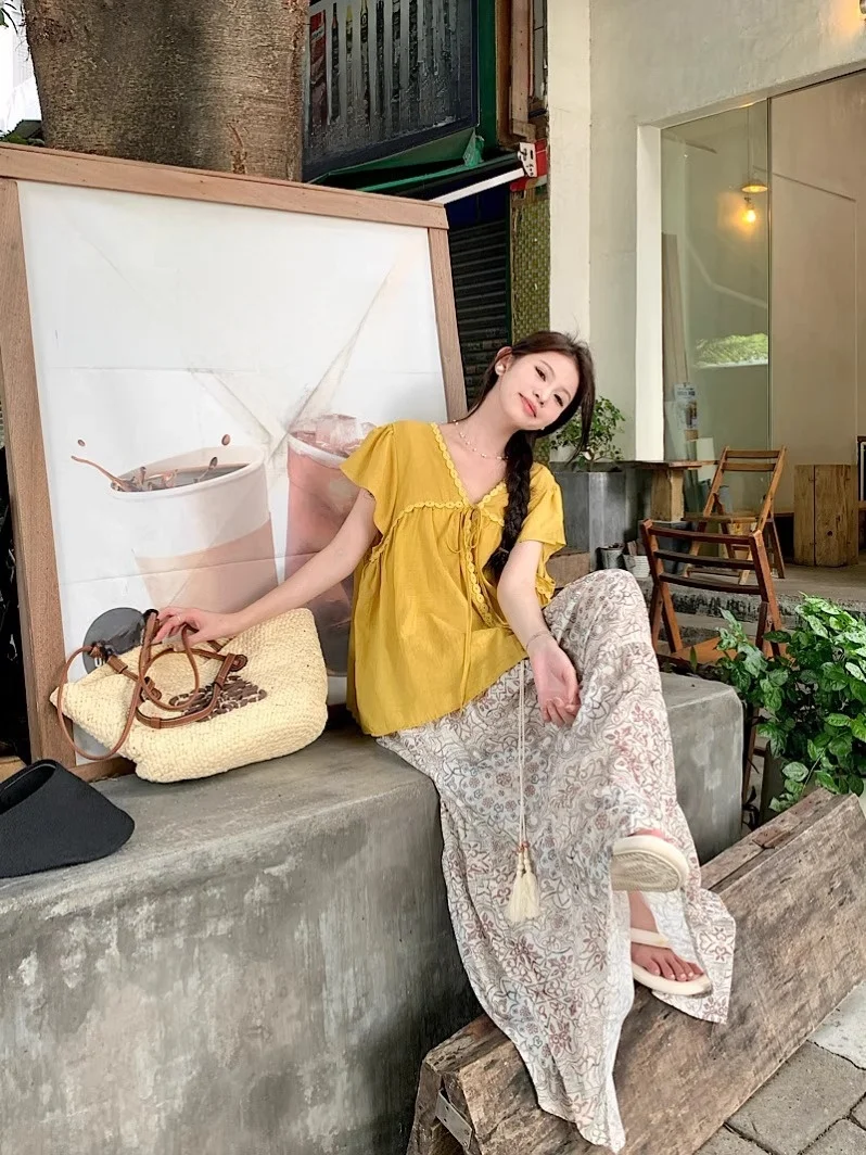 Sweet Yellow Lace Short Sleeve Women's Shirt Summer Floral Loose Slimming Top V-Neck Polyester Fiber Casual Fashion
Sweet Yellow Lace Short Sleeve Women's Shirt Summer Floral Loose Slimming Top V-Neck Polyester Fiber Casual Fashion