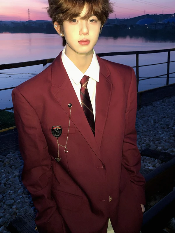 Red Casual Men's Suit Jaet Two Buttons Student Leisure Faion Straight Hemline Metal Decoration No Ironing Treaent
Red Casual Men's Suit Jaet Two Buttons Student Leisure Faion Straight Hemline Metal Decoration No Ironing Treaent