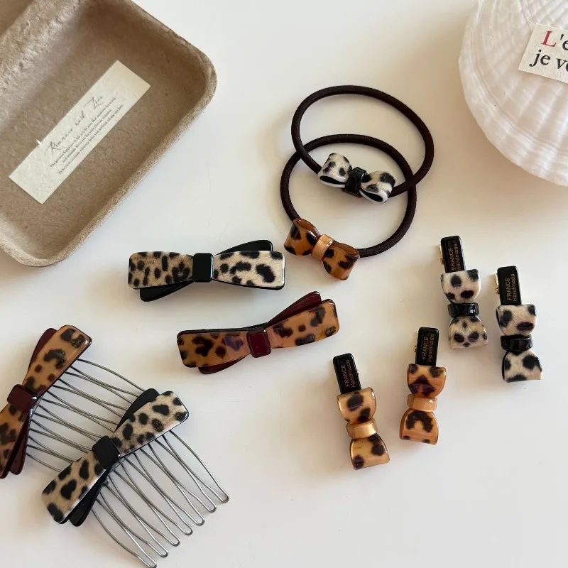 Leopard Print Bow Acetate Spring Hair Clip for Woman Bangs Hair Comb Tie Premium Non Slip Durable Cute High Quality Daily Use
Leopard Print Bow Acetate Spring Hair Clip for Woman Bangs Hair Comb Tie Premium Non Slip Durable Cute High Quality Daily Use