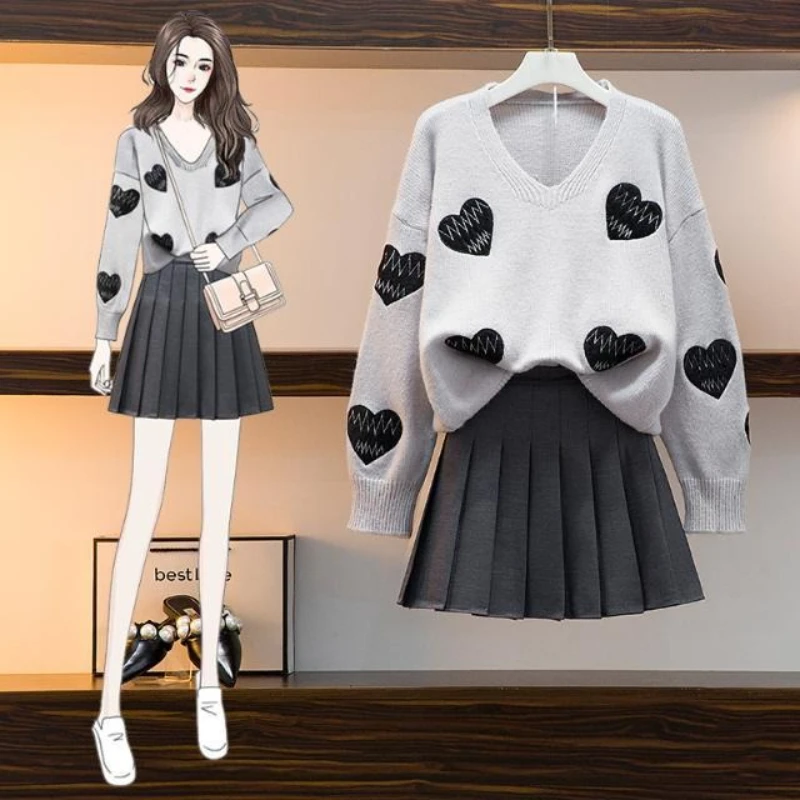 Вязаный свитер с v-образным вырезом в форме сердца, пуловер, плиссированная полуюбка, новый осенний комплект из двух предметов, повседневный модный темпераментный комплект для женщин
Вязаный свитер с v-образным вырезом в форме сердца, пуловер, плиссированная полуюбка, новый осенний комплект из двух предметов, повседневный модный темпераментный комплект для женщин