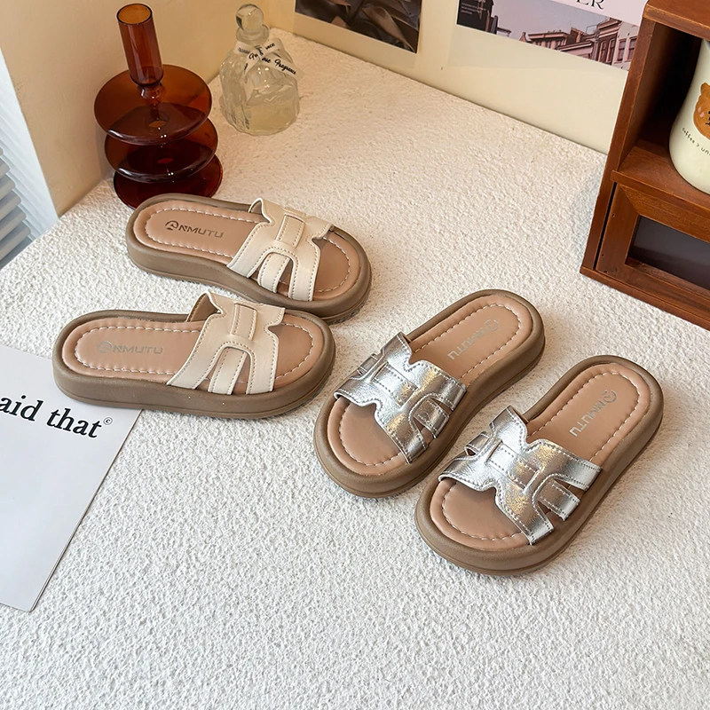 Kids H Strap Slide Sandals, Smooth Shiny Upper, Soft Padded Insole Thick Platform Flat Slippers for Summer Daily Wear
Kids H Strap Slide Sandals, Smooth Shiny Upper, Soft Padded Insole Thick Platform Flat Slippers for Summer Daily Wear
