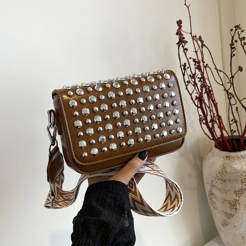 Autumn Trend Rivets Design PU Leather Small Crossbody Bag for Women Y2K Fashion Square Shoulder Bag with Wide Shoulder Strap
Autumn Trend Rivets Design PU Leather Small Crossbody Bag for Women Y2K Fashion Square Shoulder Bag with Wide Shoulder Strap