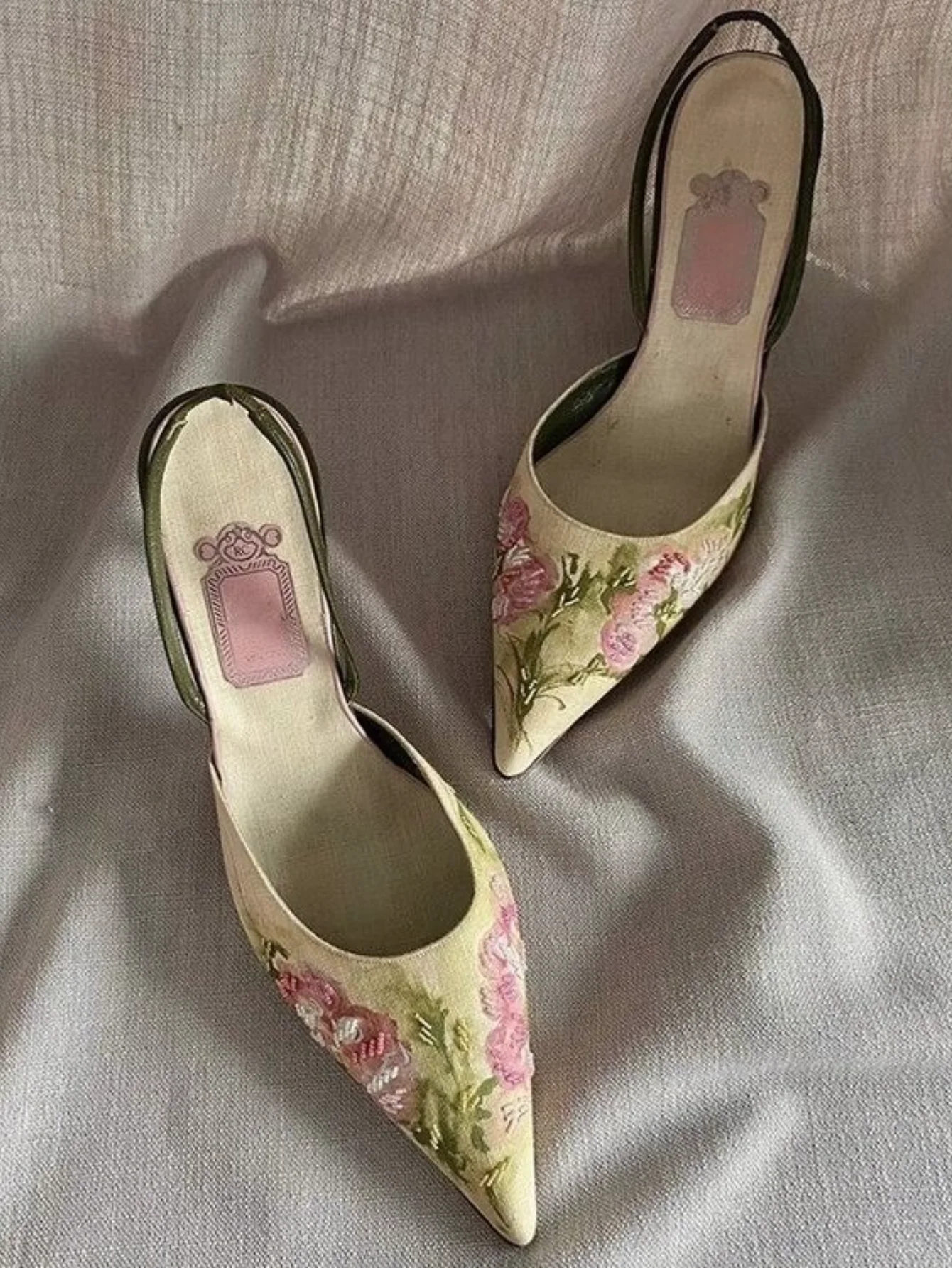 Flowers Embroidered Stiletto Heel Sandals Women Elegant High Heels Slingback Sandals China Embroider Pointed Toe Pumps Women
Flowers Embroidered Stiletto Heel Sandals Women Elegant High Heels Slingback Sandals China Embroider Pointed Toe Pumps Women
