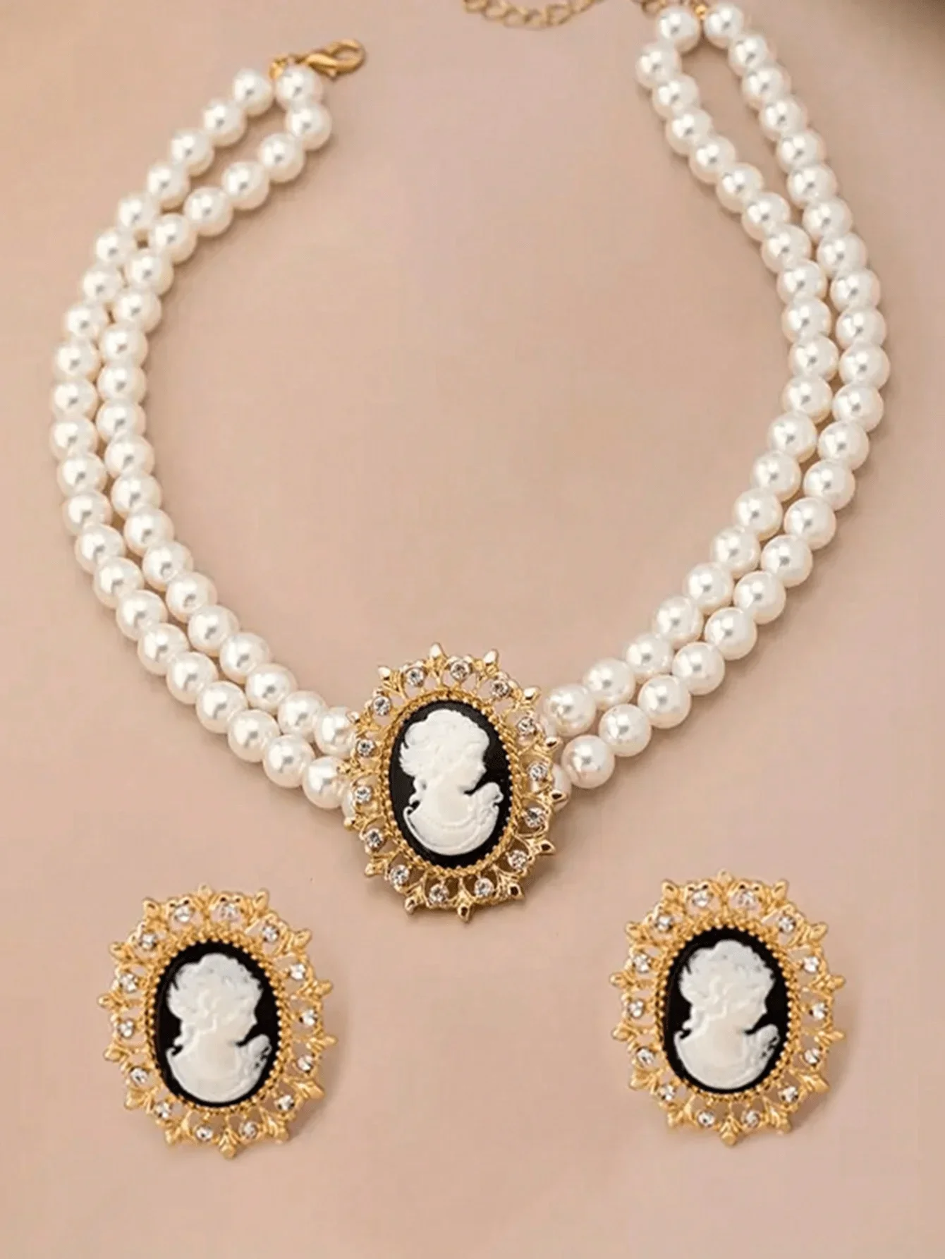 Double Layer Retro Elegant Rhinestone Faux Pearl Choker Necklace Set
Double Layer Retro Elegant Rhinestone Faux Pearl Choker Necklace Set