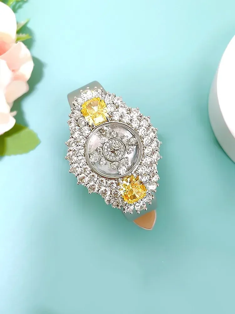 Роскошный прецизионный набор синих кварцевых часов Sunflower Palla, набор с высокоуглеродистыми бриллиантами, универсальные свадебные бусины в стиле ретро с бриллиантами
Роскошный прецизионный набор синих кварцевых часов Sunflower Palla, набор с высокоуглеродистыми бриллиантами, универсальные свадебные бусины в стиле ретро с бриллиантами