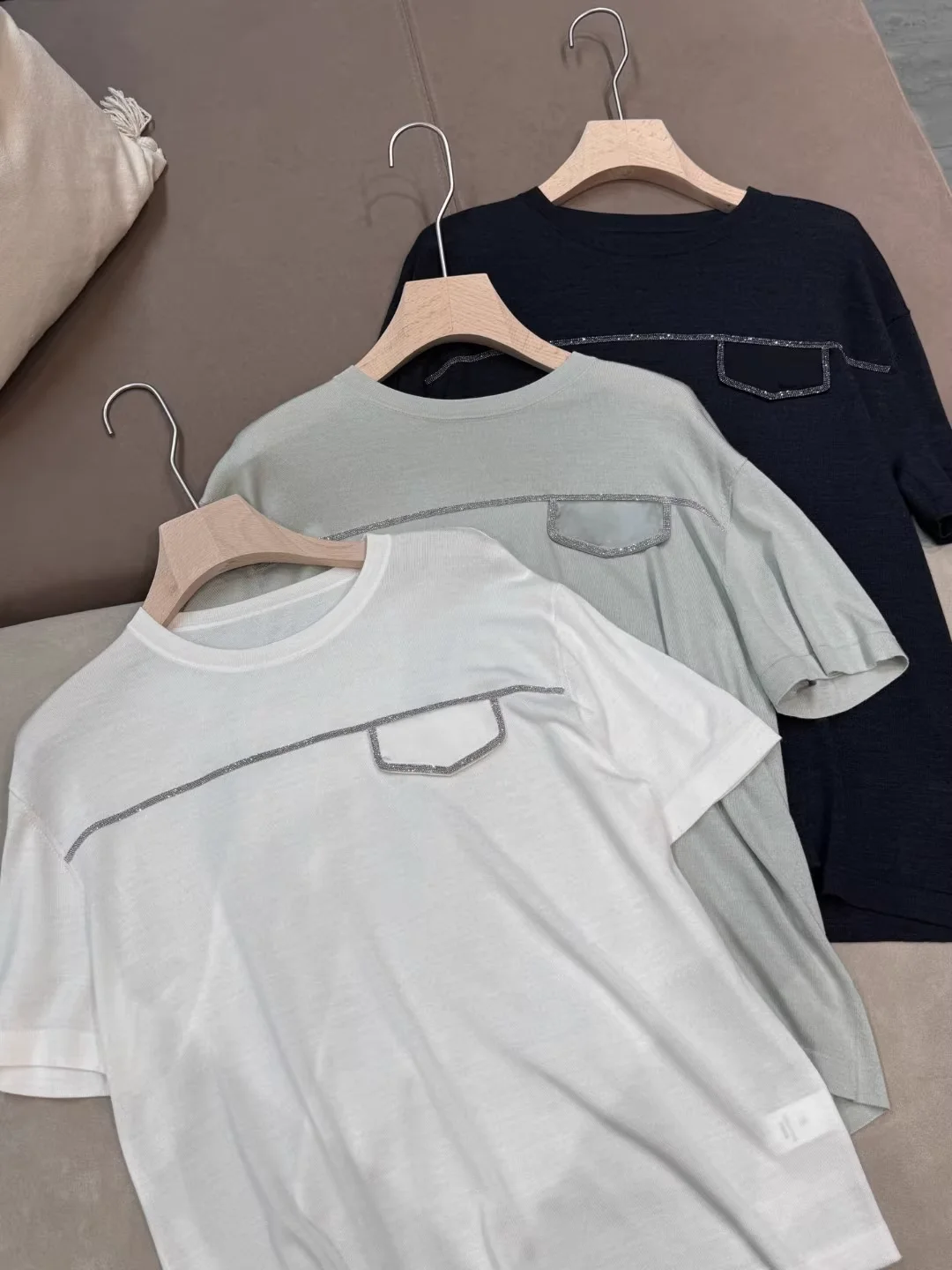Silk Wool Knitted T-Shirt for Women Summer 2025 Beaded Chain Round Neck Short Sleeve Fashion Female Tee Tops
Silk Wool Knitted T-Shirt for Women Summer 2025 Beaded Chain Round Neck Short Sleeve Fashion Female Tee Tops