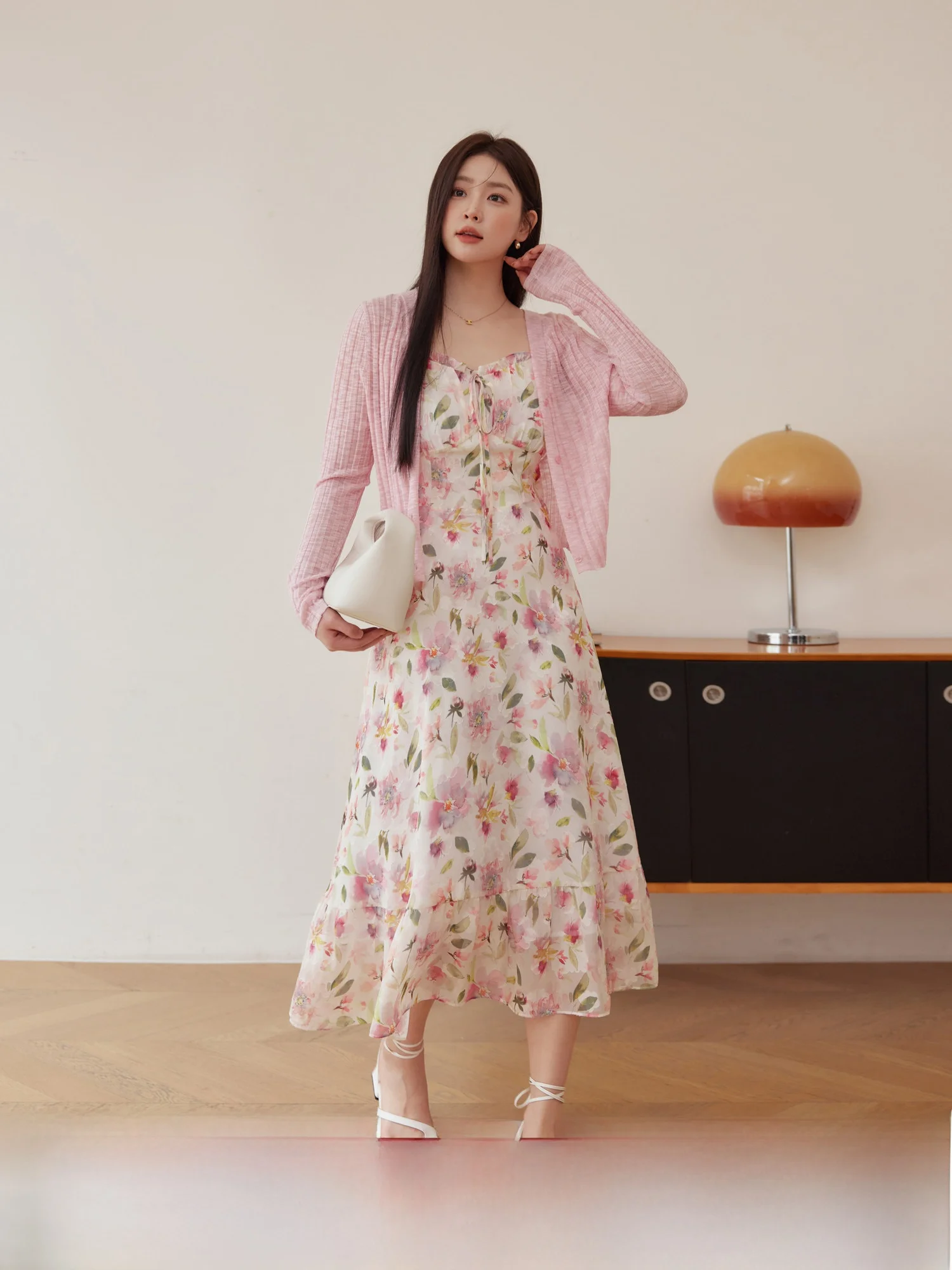 Blue Language plus Size Women's Elegant Floral Print Strap Dress Knitted Cardigan Early Autumn Meat Covering Two-Piece Set
Blue Language plus Size Women's Elegant Floral Print Strap Dress Knitted Cardigan Early Autumn Meat Covering Two-Piece Set