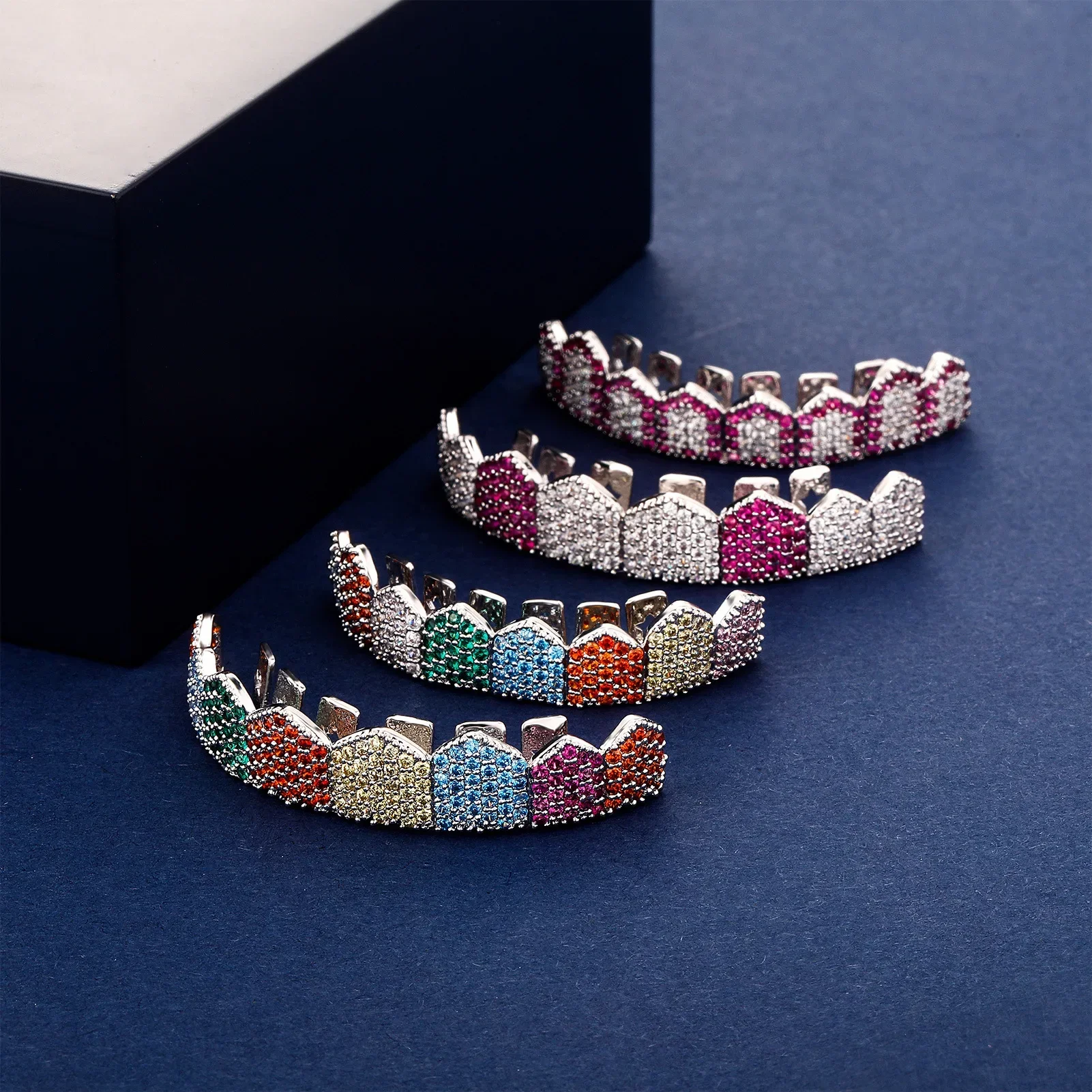 Hip Hop Men Women Iced Out Cubic Zircon Top&Bottom Teeth Grillz Caps Bling CZ Micro Pave Teeth Grills Halloween Cosplay Jewelry
Hip Hop Men Women Iced Out Cubic Zircon Top&Bottom Teeth Grillz Caps Bling CZ Micro Pave Teeth Grills Halloween Cosplay Jewelry